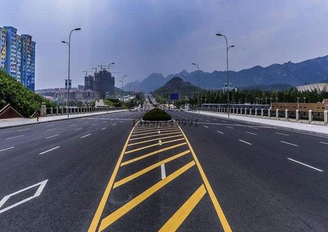 鎮(zhèn)江道路劃線，鎮(zhèn)江道路劃線施工單位？飛揚市政專業(yè)可靠！