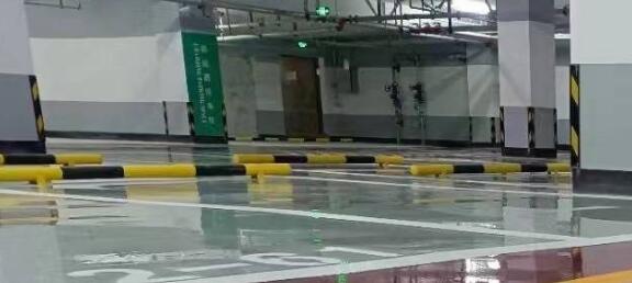 蘇州環(huán)氧地坪廠家分析，冬天進(jìn)行地坪施工時，特別注意以下幾個方面？