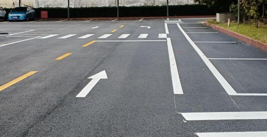 蘇州廠區(qū)劃線解讀，100個小車位需要多少桶油漆？