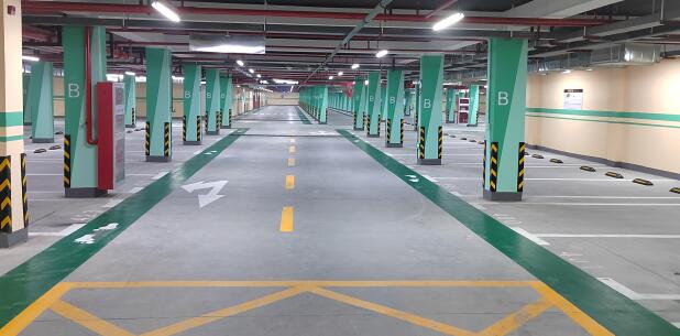 停車位劃線施工噴漆分步指南？從準(zhǔn)備到驗(yàn)收，確保劃線規(guī)范耐用